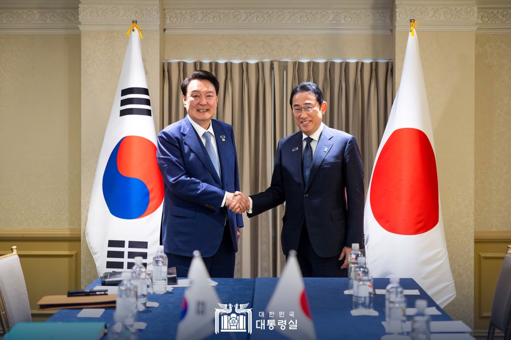 윤석열&nbsp;대통령, NATO 정상회의 계기 기시다 일본 총리와 한일 정상회담